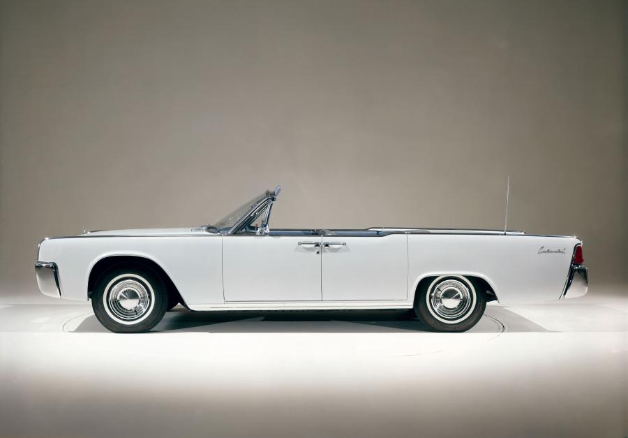  Lincoln Continental Convertible (74A) 1962 года  (фото 17 из 35)